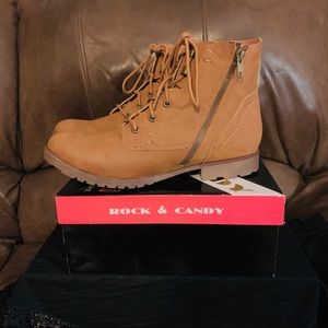 Special 🌷 Sale NWT Hiker Style Lace-up Boot